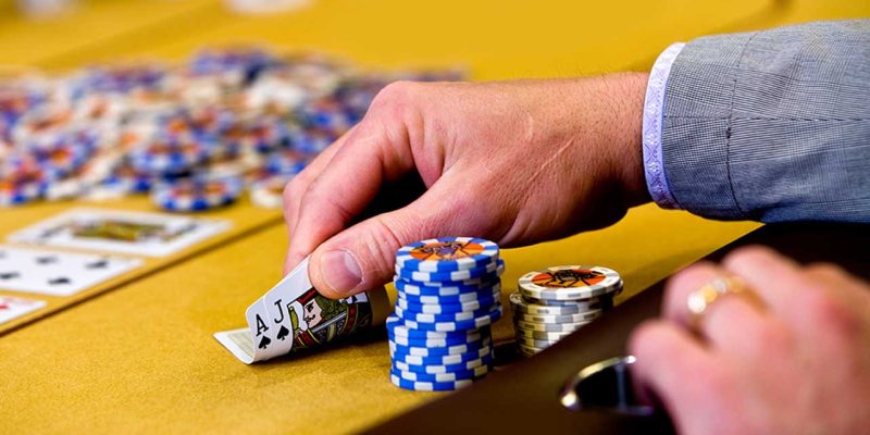 Luật chơi game bài Xì Tố tiêu chuẩn từ Casino